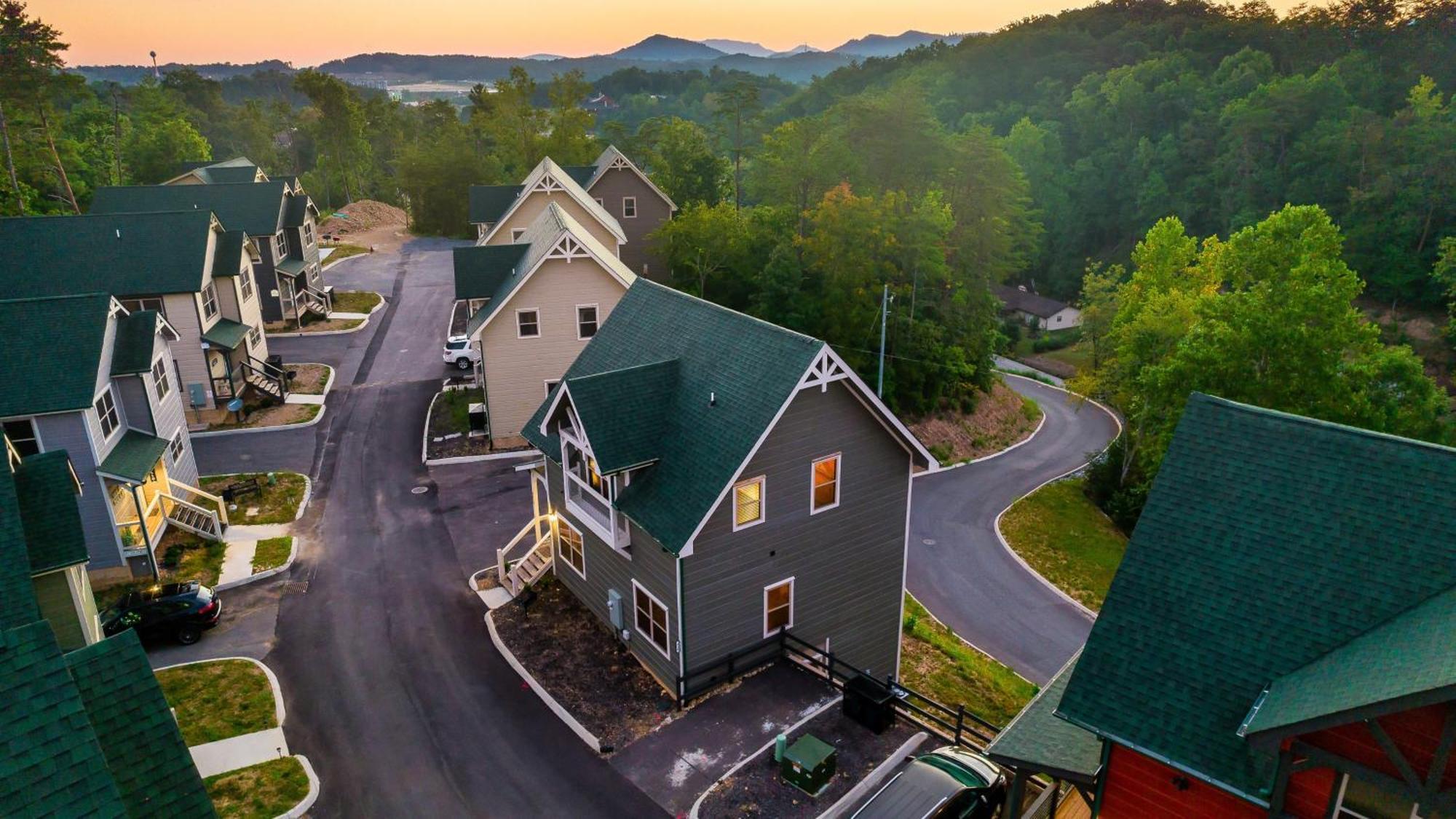 Liberty Lodge - Family Getaway With Pool, Hot Tub, Arcade & Dogs Pigeon Forge Exterior photo