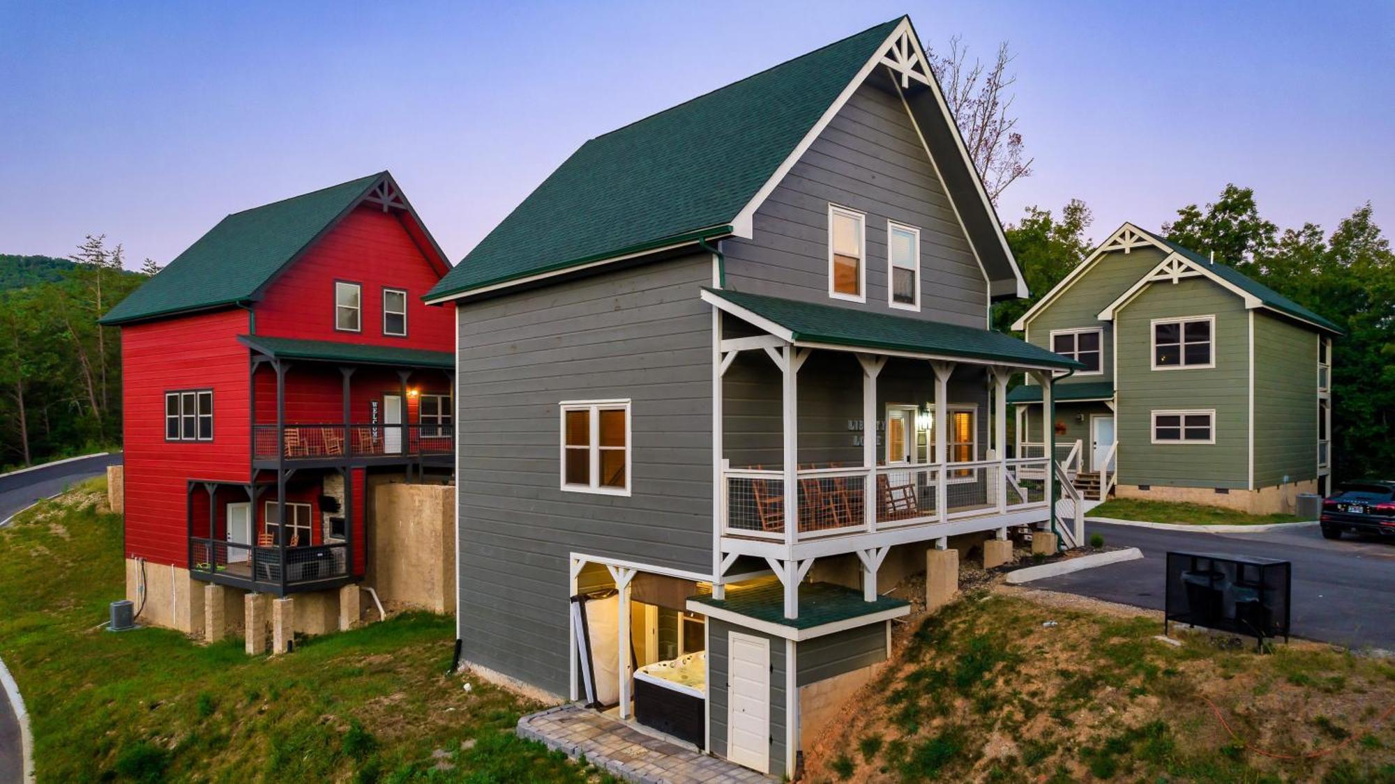 Liberty Lodge - Family Getaway With Pool, Hot Tub, Arcade & Dogs Pigeon Forge Exterior photo