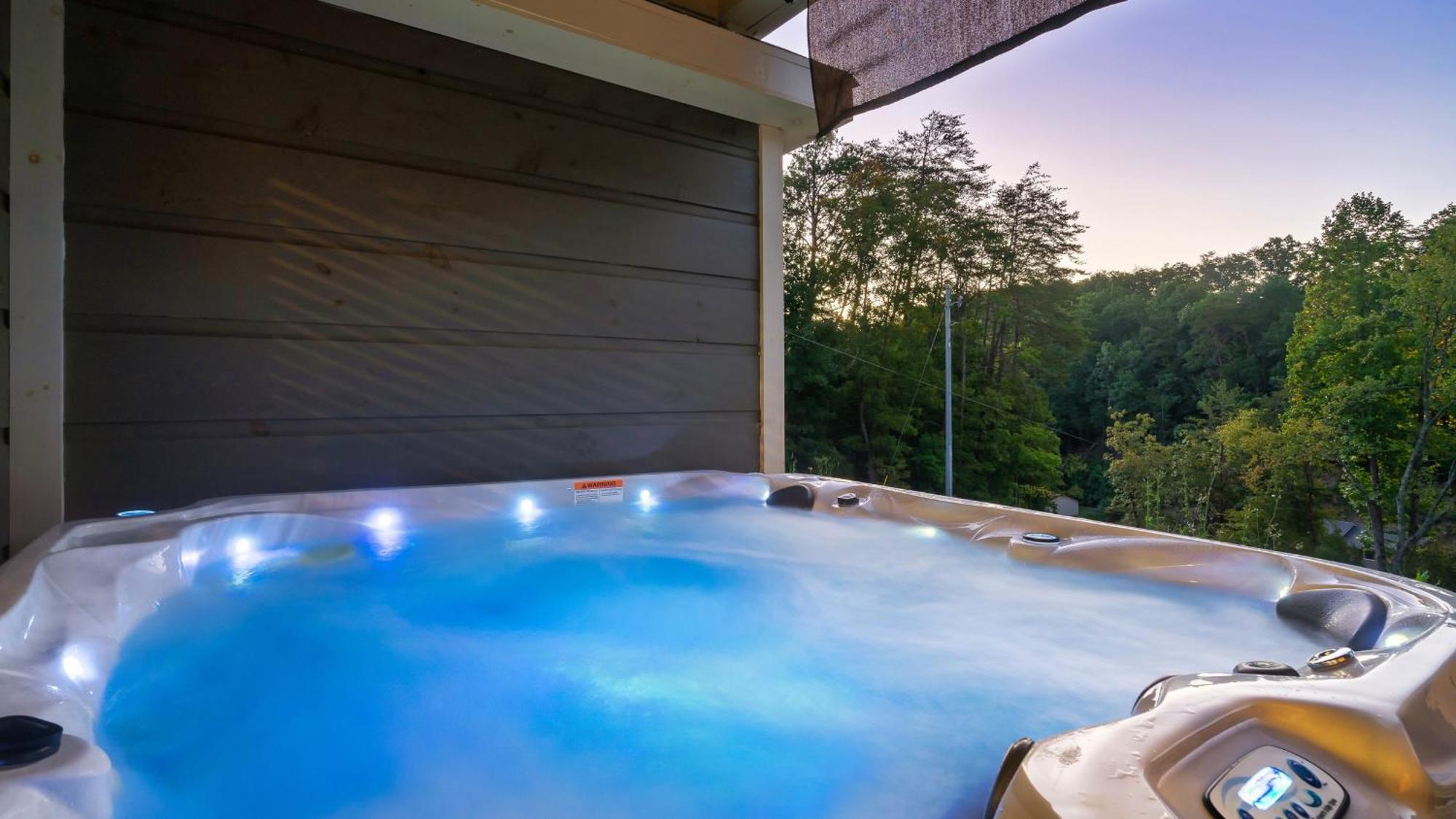 Liberty Lodge - Family Getaway With Pool, Hot Tub, Arcade & Dogs Pigeon Forge Exterior photo