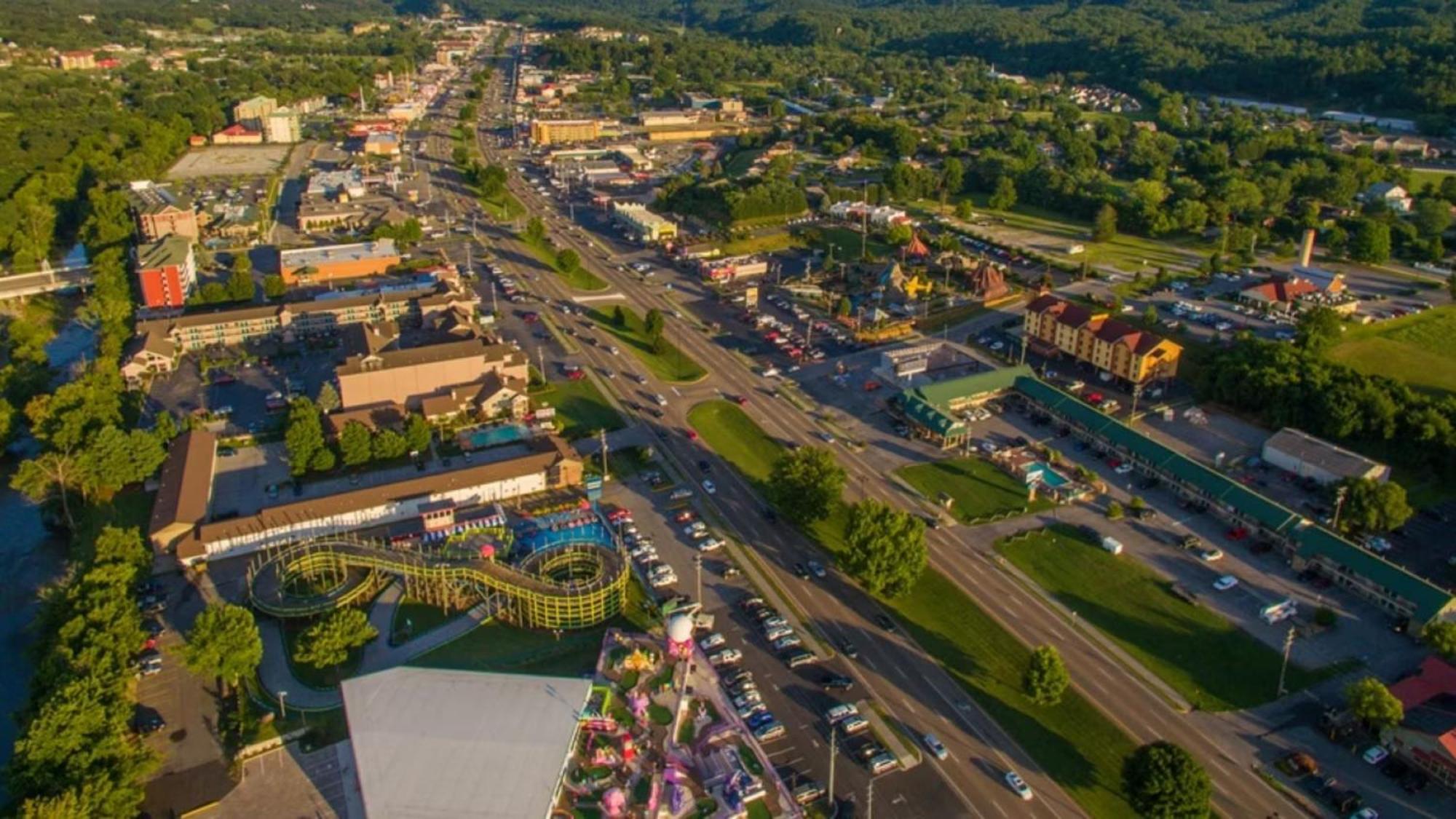 Liberty Lodge - Family Getaway With Pool, Hot Tub, Arcade & Dogs Pigeon Forge Exterior photo