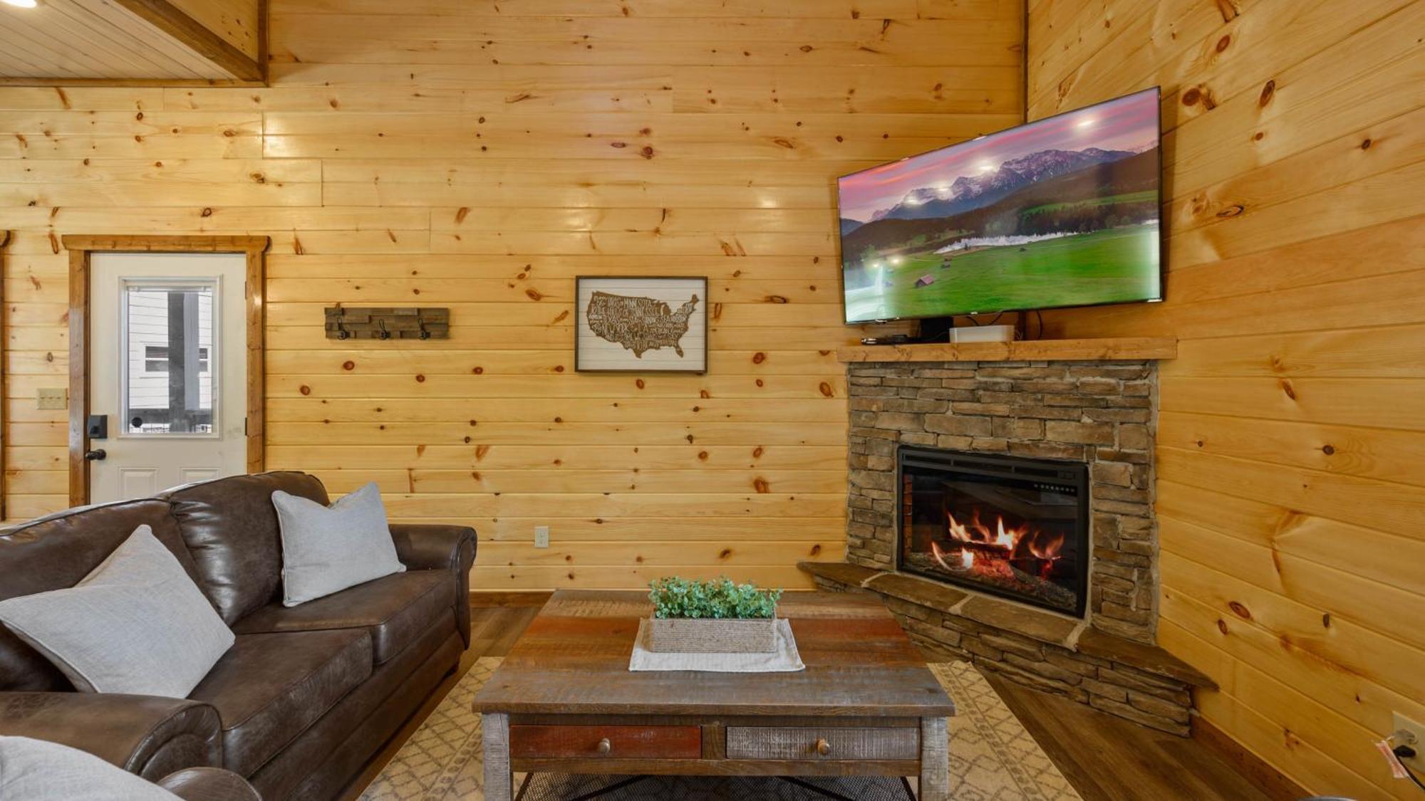 Liberty Lodge - Family Getaway With Pool, Hot Tub, Arcade & Dogs Pigeon Forge Exterior photo
